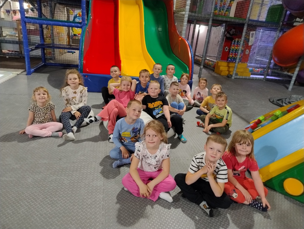 Starszaki w Sali Zabaw „Hop Bęc