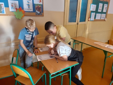 Stacje zadaniowe do lektury „Kajko i Kokosz. Szkoła latania”